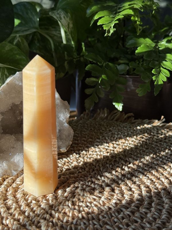 Båndkalsitt tårn med bånd 10 cm