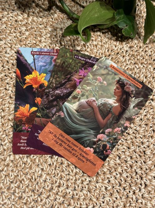 Hovedbilde Blomstene hvisker - Tarot/Orakel
